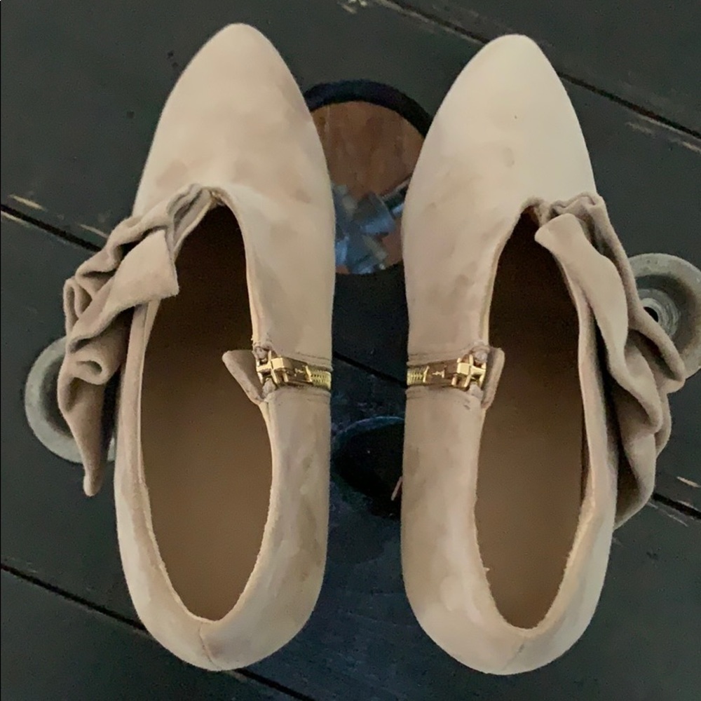 Zara WOMAN Tan Suede Ruffle Booties - Picture 3 of 15